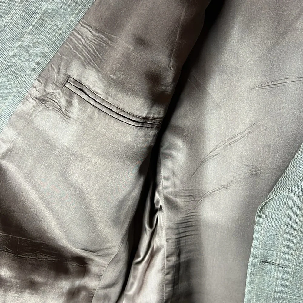 MEN NAUTICA SUIT. Size Coat 46L pants 40L